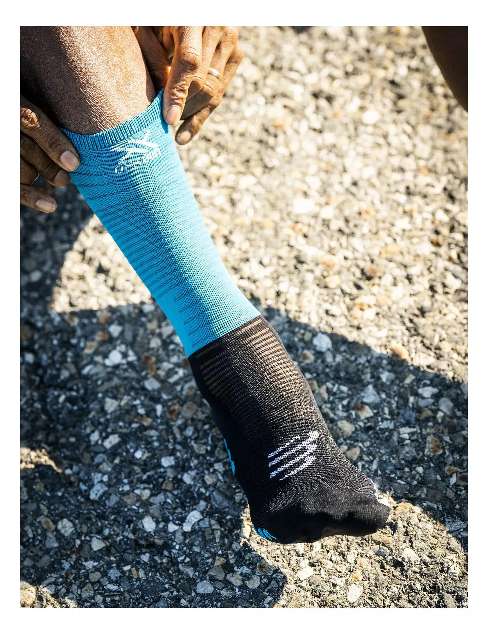 Compressport Mid Compression Socks ( XU00005B5028) - Mosaic Blue/Black