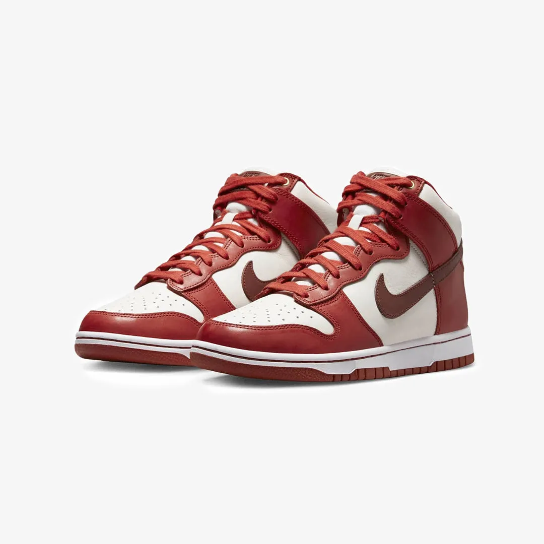 Nike | WMN'S DUNK HIGH LXX  { CINNABAR/MARS STONE-SAIL-WHITE